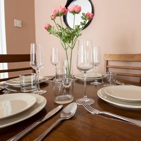 Central 1-bed In 1