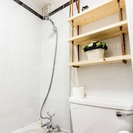 Central 1-bed In 1 Apartment